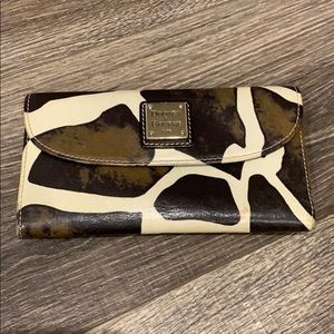 Dooney & Bourke Bags - Dooney & Bourke Wallet Dooney & Bourke Bags - Dooney & Bourke Wallet